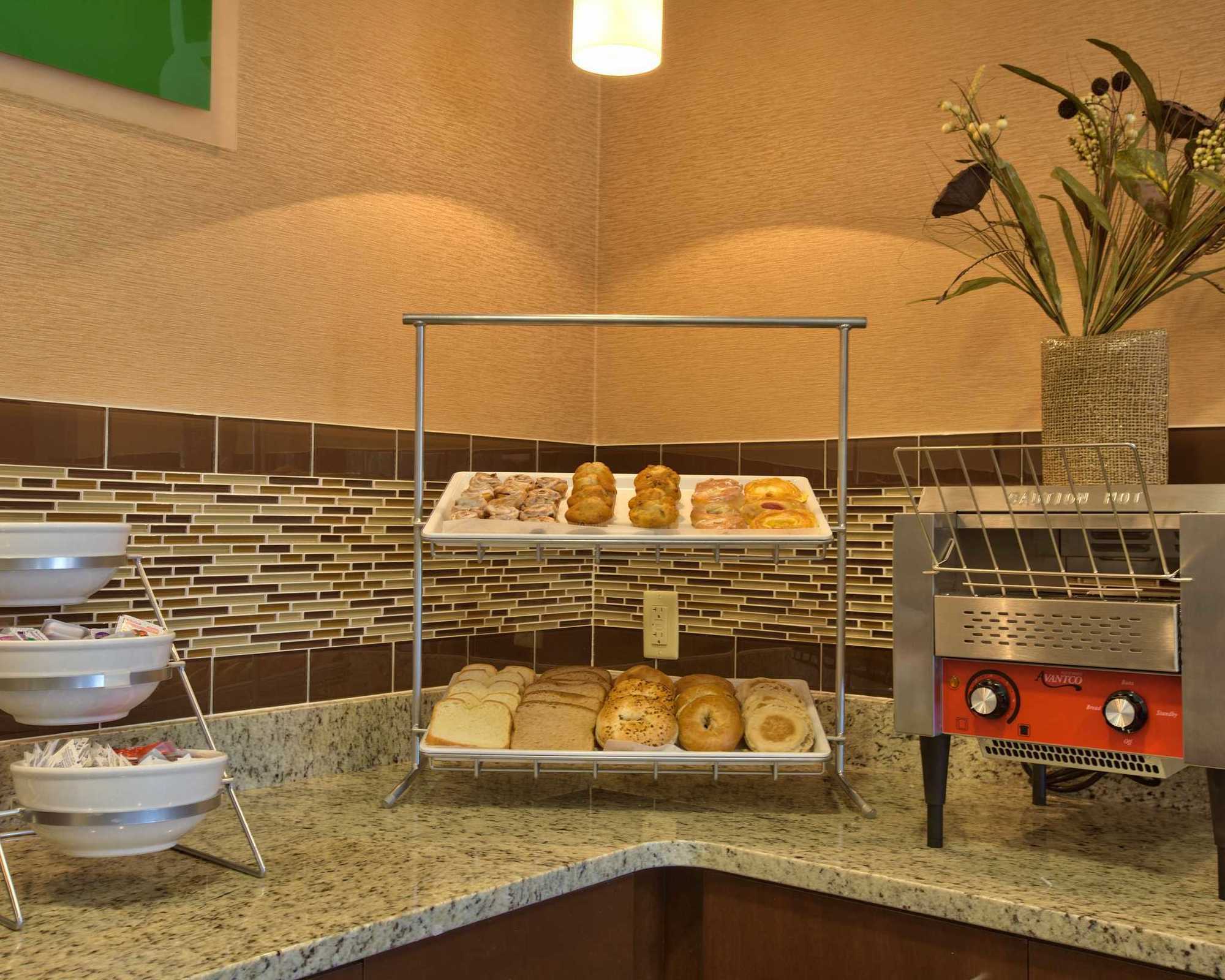 Comfort Inn & Suites Dothan East Udogodnienia zdjęcie